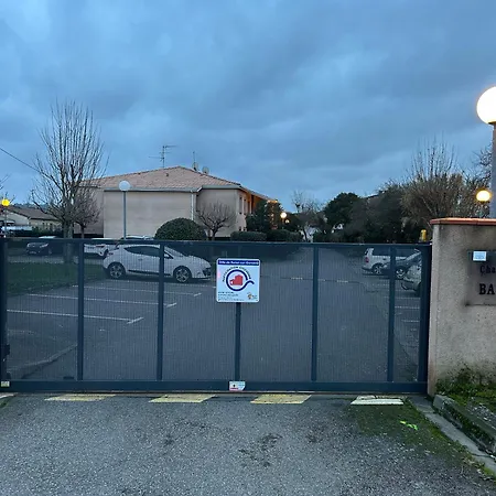 Deux Jardin Parking *