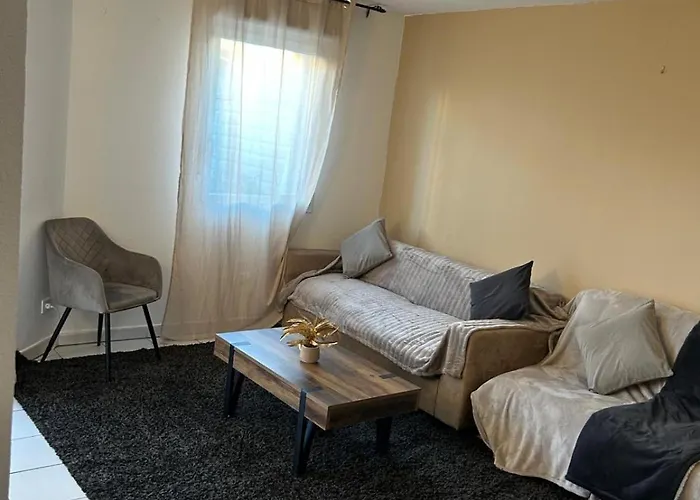 Deux Jardin Parking Порте-сюр-Гарон