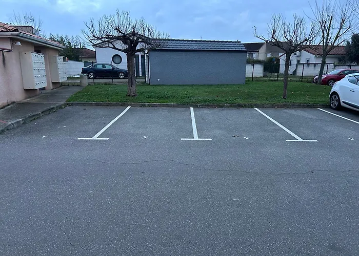 Deux Jardin Parking * Порте-сюр-Гарон